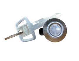 Cilindro Tampa Tanque Combustivel L200 quadrada - Original Cilindro Tampa Tanque Combustivel L200 quadrada - Original