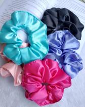 Cinco scrunshies de cetim