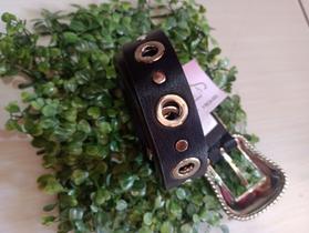 Cinto com detalhes em Metal Cinto com detalhes em Metal