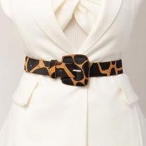Cinto em Couro Animal Print com Fivela Encapada e Pelo Sintético - Girafa