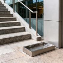 Cinzeiro De Chão Em Aço Inox Para Áreas Externas De Prédios e Comércio