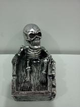 Cinzeiro modelo caveira no caixão prateada - Show house variedades Cinzeiro modelo caveira no caixão prateada - Show house variedades
