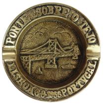 Cinzeiro Portátil de Mesa Artesanal PONTE 25 DE ABRIL, SOBRE O RIO TEJO: Elegância e Tradição