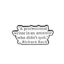 Citação inspiradora de Brooch Pins Richard Bach Writing Mo