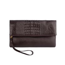 Clutch de couro croco com alça de mão Nikki café Feminino Clutch de couro croco com alça de mão Nikki café Feminino