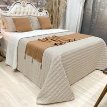 Cobre Leito Queen Decor Dupla Face com Almofadas e Xale 8 Peças - Caramelo Cobre Leito Queen Decor Dupla Face com Almofadas e Xale 8 Peças - Caramelo