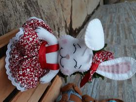 Coelha de feltro baby