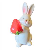 Coelho com Morango Páscoa Branco Vermelho Cerâmica 12cm Coelho com Morango Páscoa Branco Vermelho Cerâmica 12cm