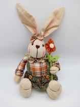 Coelho de Páscoa Decorativo Sentado com Flor 40cm - Cromus