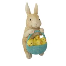 Coelho páscoa cesta com pintinhos