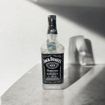 Cofre artesanal da garrafa Jack Daniels guarde seu dinheiro