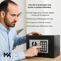 Cofre Eletrônico Digital em Aço com Senha e Chave de Emergência Preto Segurança 17x23x17cm Cofre Eletrônico Digital em Aço com Senha e Chave de Emergência Preto Segurança 17x23x17cm