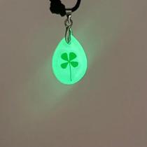 Cola Trevo Quatro Folhas Brilha no Escuro Modelo Gosta Cordão Regulável Cola Trevo Quatro Folhas Brilha no Escuro Modelo Gosta Cordão Regulável