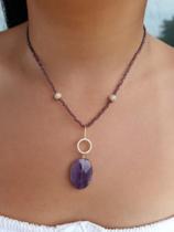 Colar 40cm com Espinélio roxo, bolas de micro zircônia branca e Ametista em banho de ouro 18k