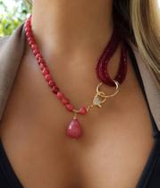 Colar 50cm cristal vermelho e jade rosa com fecho de coração de zircônia branca em banho de ouro 18k