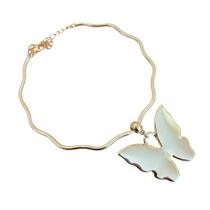 Colar Aro Dourado Ondulado com Pingente de Borboleta Colar Aro Dourado Ondulado com Pingente de Borboleta