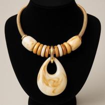 Colar Artesanal com Pingente Marmorizado Tons Terrosos e Bege 42 cm - Portal Modas