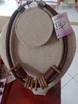 Colar Artesanal de Pedraria Marron