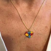 Colar autismo coração quebra cabeça banhado a ouro 18k