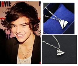 Colar Avião De Papel Harry One Direction