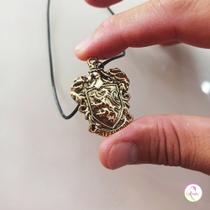 Colar Bijuteria Brasão Símbolo Griffinoria Inspirado em Harry Potter Cordão ou Corrente Unissex