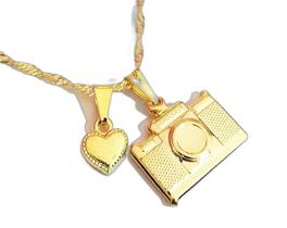 Colar Câmera Fotográfica Chapa Coração Folheado 18k