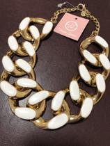 Colar chain big branco e dourado