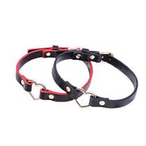 Colar Choker Ajustável em material sintético com Detalhe de Coração Preto e Vermelho 47cm