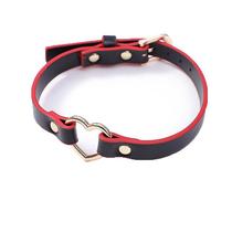 Colar Choker Ajustável em material sintético com Detalhe de Coração Preto e Vermelho 47cm