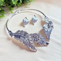 Colar Choker de Aro com Folhas em Metal