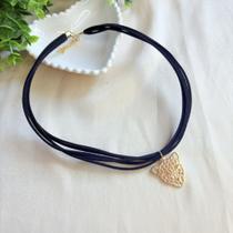 Colar Choker de material sintético Preto com Pingente de Onça Dourado Colar Choker de material sintético Preto com Pingente de Onça Dourado