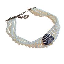 Colar Choker de Perolas com Pingente de Concha Envelhecida Colar Choker de Perolas com Pingente de Concha Envelhecida
