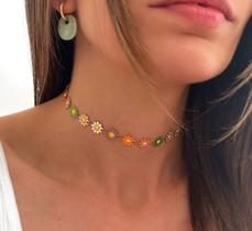 Colar Choker Feminino Flores Branca Coloridas Margaridas Folheado Ouro 18k Gargantilha Flor Moda Luxo Colar Choker Feminino Flores Branca Coloridas Margaridas Folheado Ouro 18k Gargantilha Flor Moda Luxo