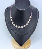 Colar Choker Feminino Flores Margarida flor Florzinha coloridas Brancas folheado Prata Gargantilha Moda Blogueira