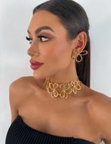 Colar Choker Flor Larga Metal Folheado Ouro 18k Corrente Elo Português Flower Moda Thassia Blogueira Lançamento Tendência Colar Choker Flor Larga Metal Folheado Ouro 18k Corrente Elo Português Flower Moda Thassia Blogueira Lançamento Tendência