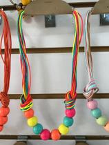 Colar Colorido pedras e cordas