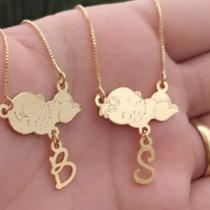 Colar com bebê e a Inicial Personalizada