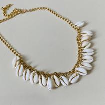 Colar com Búzios Pendurados Dourado