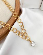 Colar com elos e pingente ponto de luz folheado a ouro