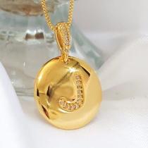 Colar com Medalha de Letra Personalizada em Zircônia Semijoia Feminina de Luxo Simonatto