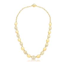 Colar com ovais lisos e vazados Colar com ovais lisos e vazados