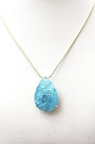 colar com pedra azul celeste com gliter