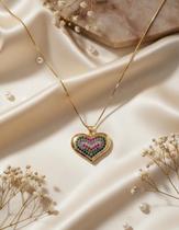 Colar Com Pedra Coração Com Multi Zircônias Coloridas semijoia