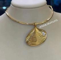Colar com pedra ponto de luz
