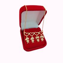 Colar com Pingente 2 Filhos + 2filhas Banho Ouro Colar com Pingente 2 Filhos + 2filhas Banho Ouro