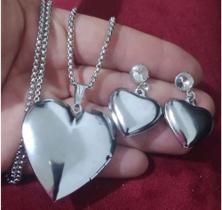 Colar com Pingente Coração Relicário + Par de Brincos Coração