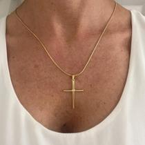 Colar com pingente cruz banhado a ouro 18k