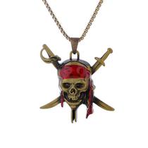 Colar com pingente de caveira de pirata de hip-hop com bandana vermelha