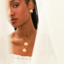 Colar com Pingente de Concha Lisa Banhada a Ouro 18k