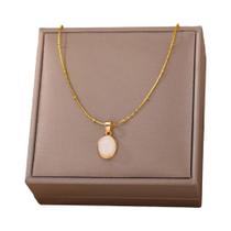 Colar com Pingente de Opala Oval Banhado a Ouro - Corrente de Aço Inoxidável para Mulheres Colar com Pingente de Opala Oval Banhado a Ouro - Corrente de Aço Inoxidável para Mulheres
